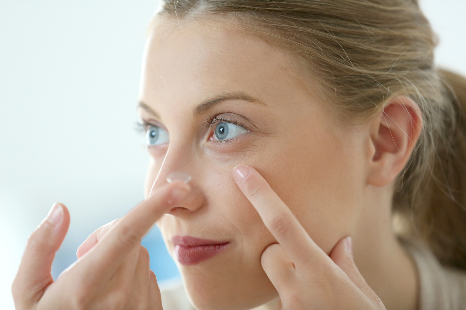 The Benefits of Moisturizing Daily Disposable Lenses